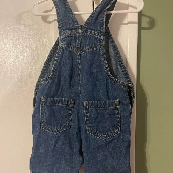 3/$12 kids jean overalls gently used in great condition. Bundle 3 or more $7🎉 - Picture 4 of 10
